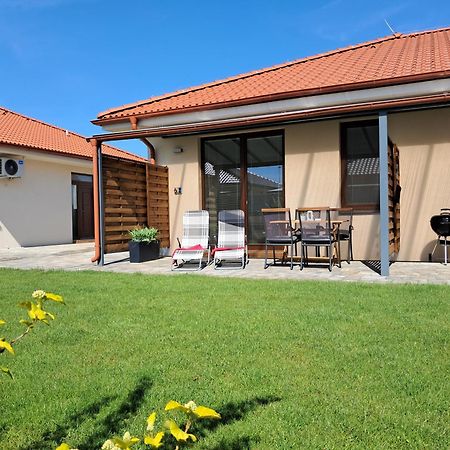 Apartmany Rubin Nesvady Buitenkant foto