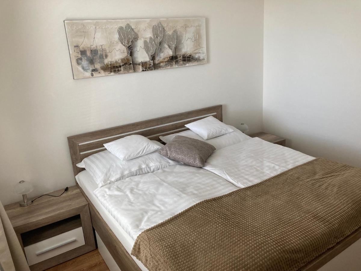 Apartmany Rubin Nesvady Buitenkant foto