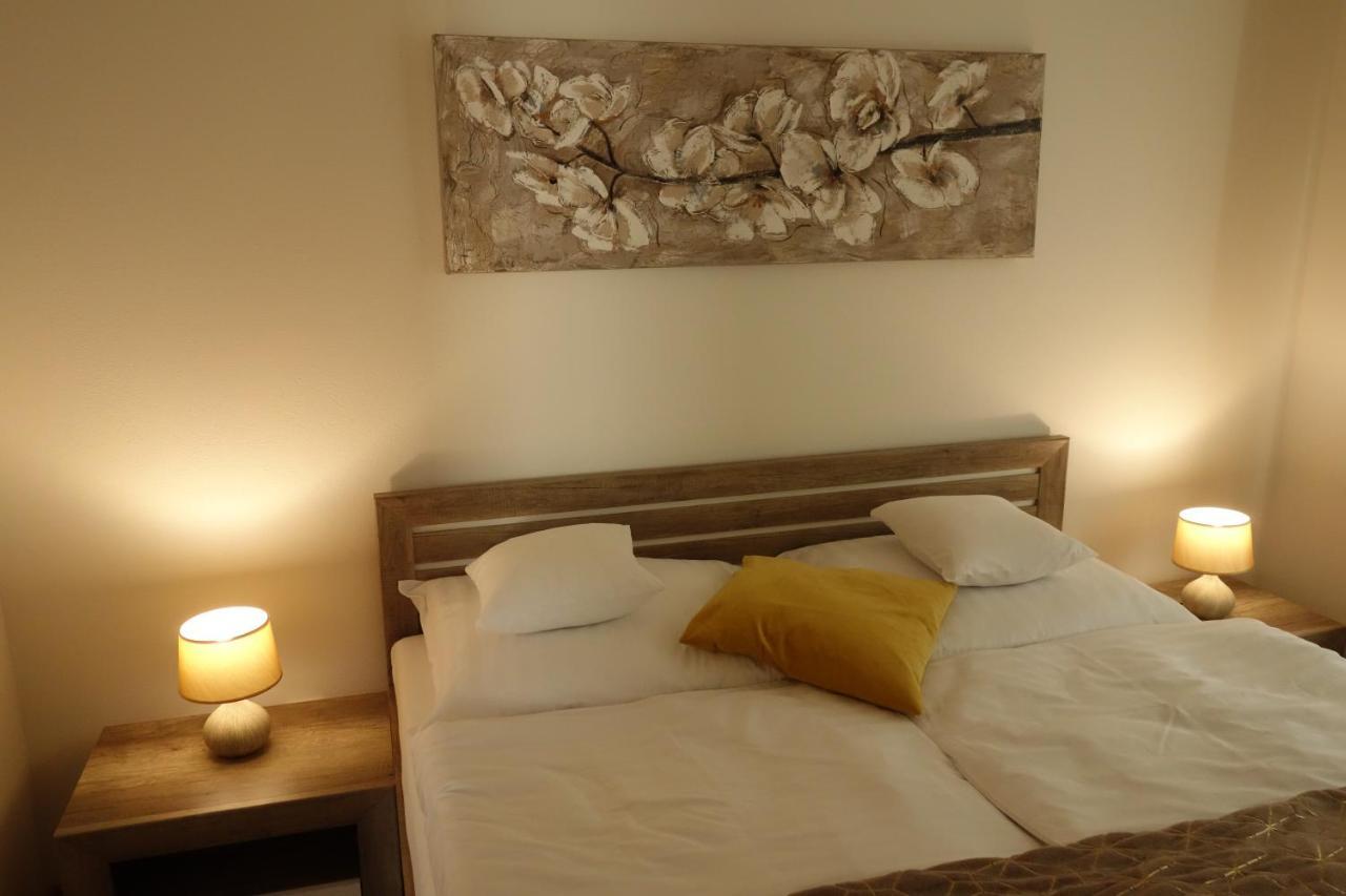 Apartmany Rubin Nesvady Buitenkant foto