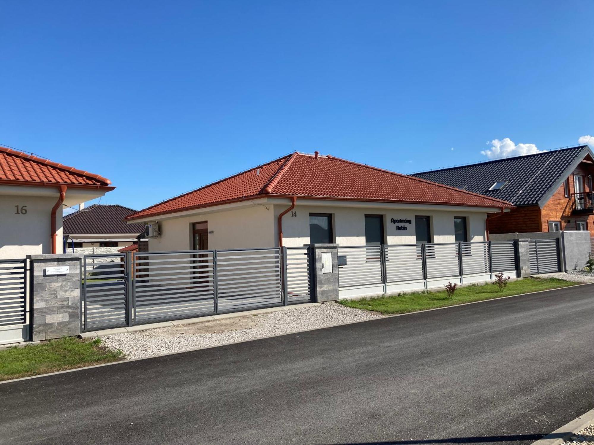 Apartmany Rubin Nesvady Buitenkant foto