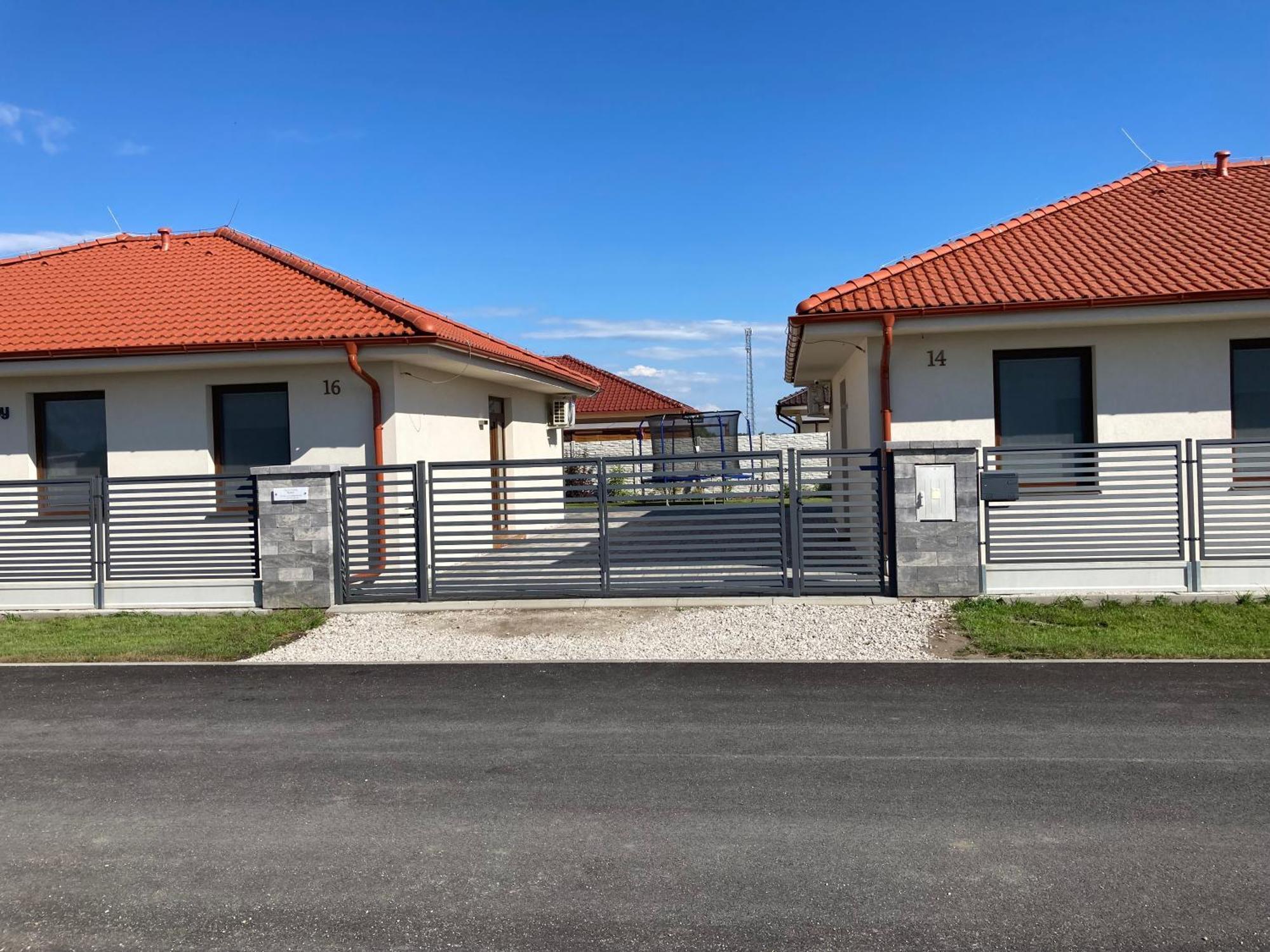 Apartmany Rubin Nesvady Buitenkant foto