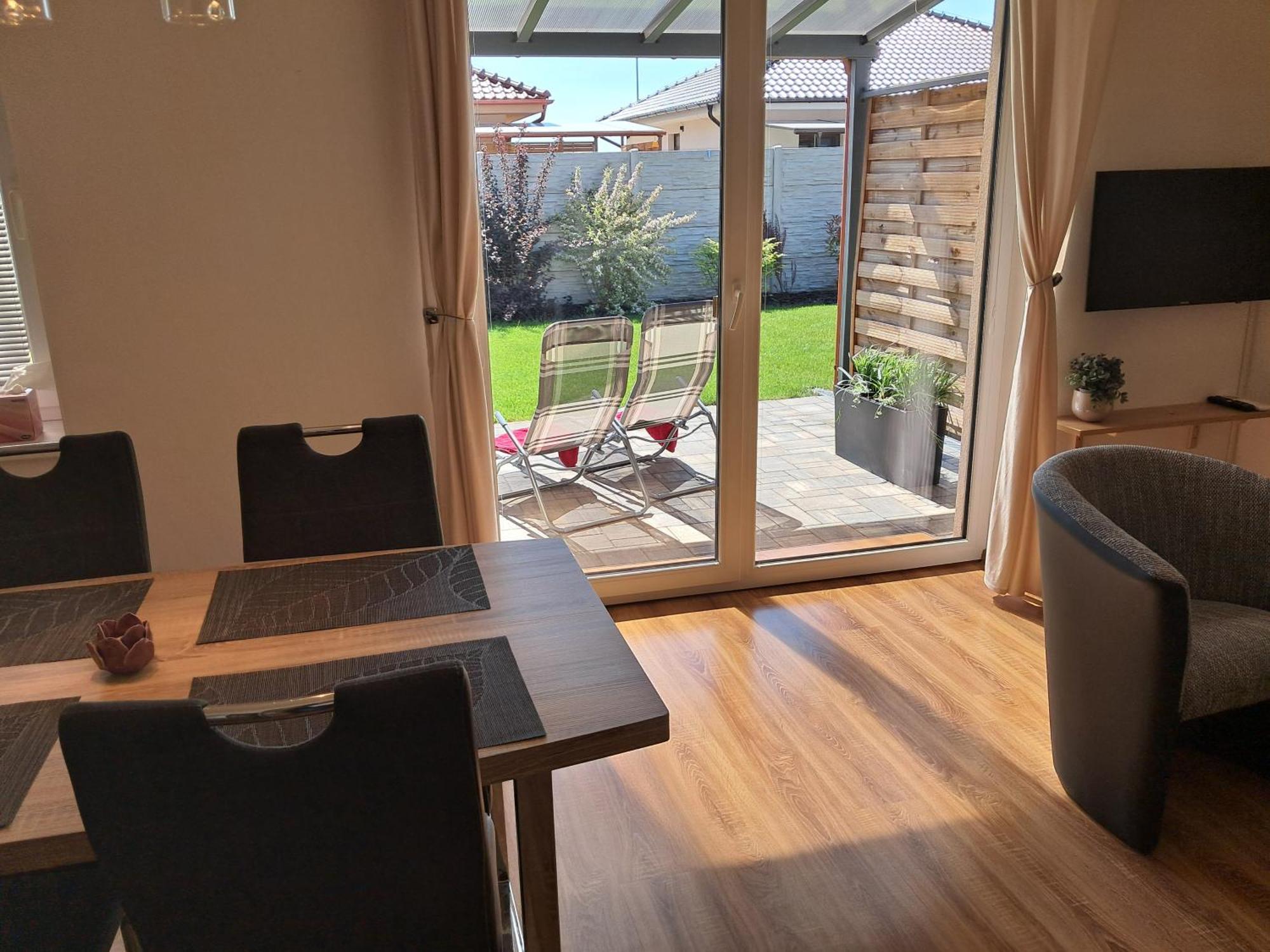 Apartmany Rubin Nesvady Buitenkant foto