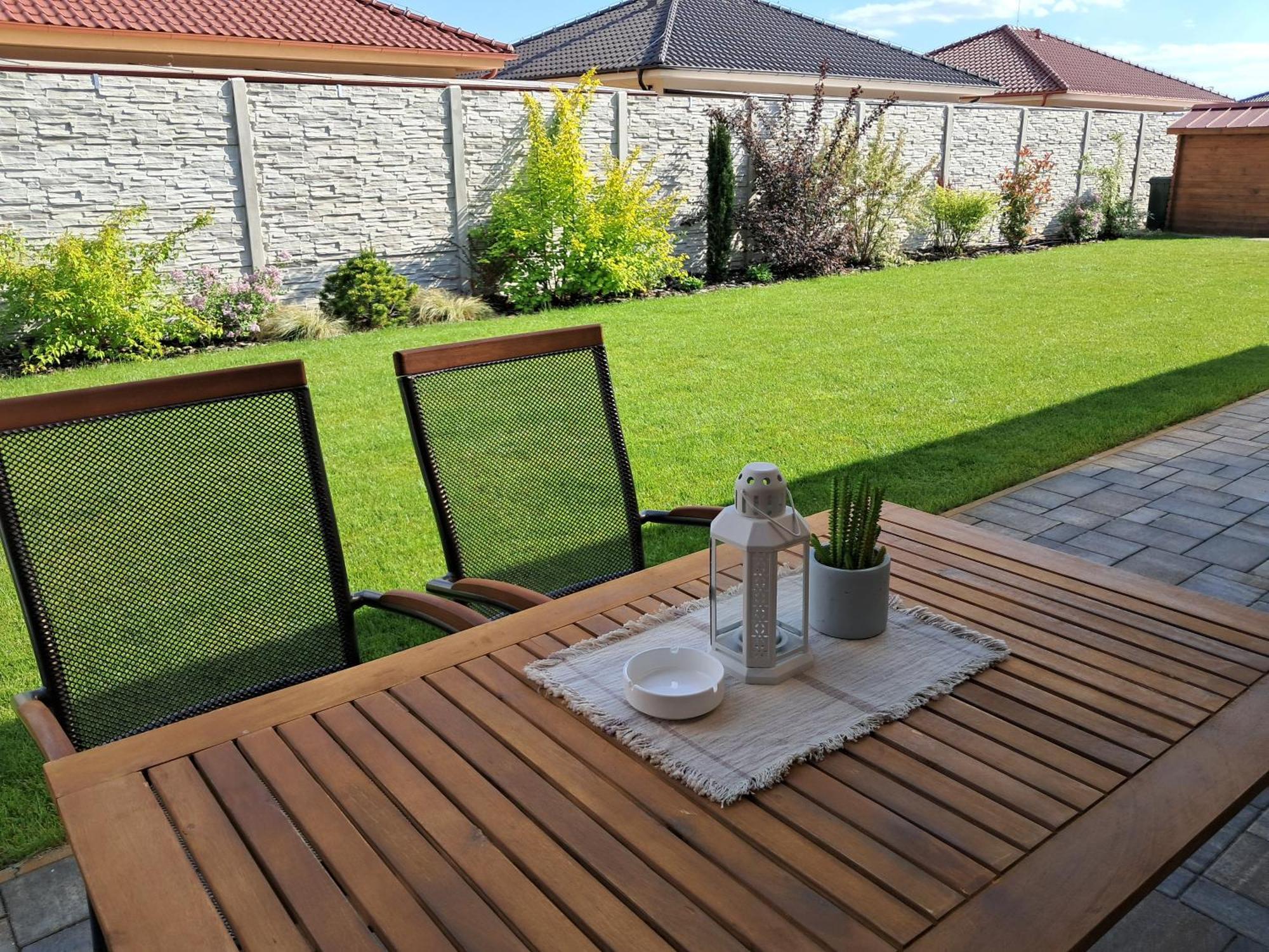 Apartmany Rubin Nesvady Buitenkant foto