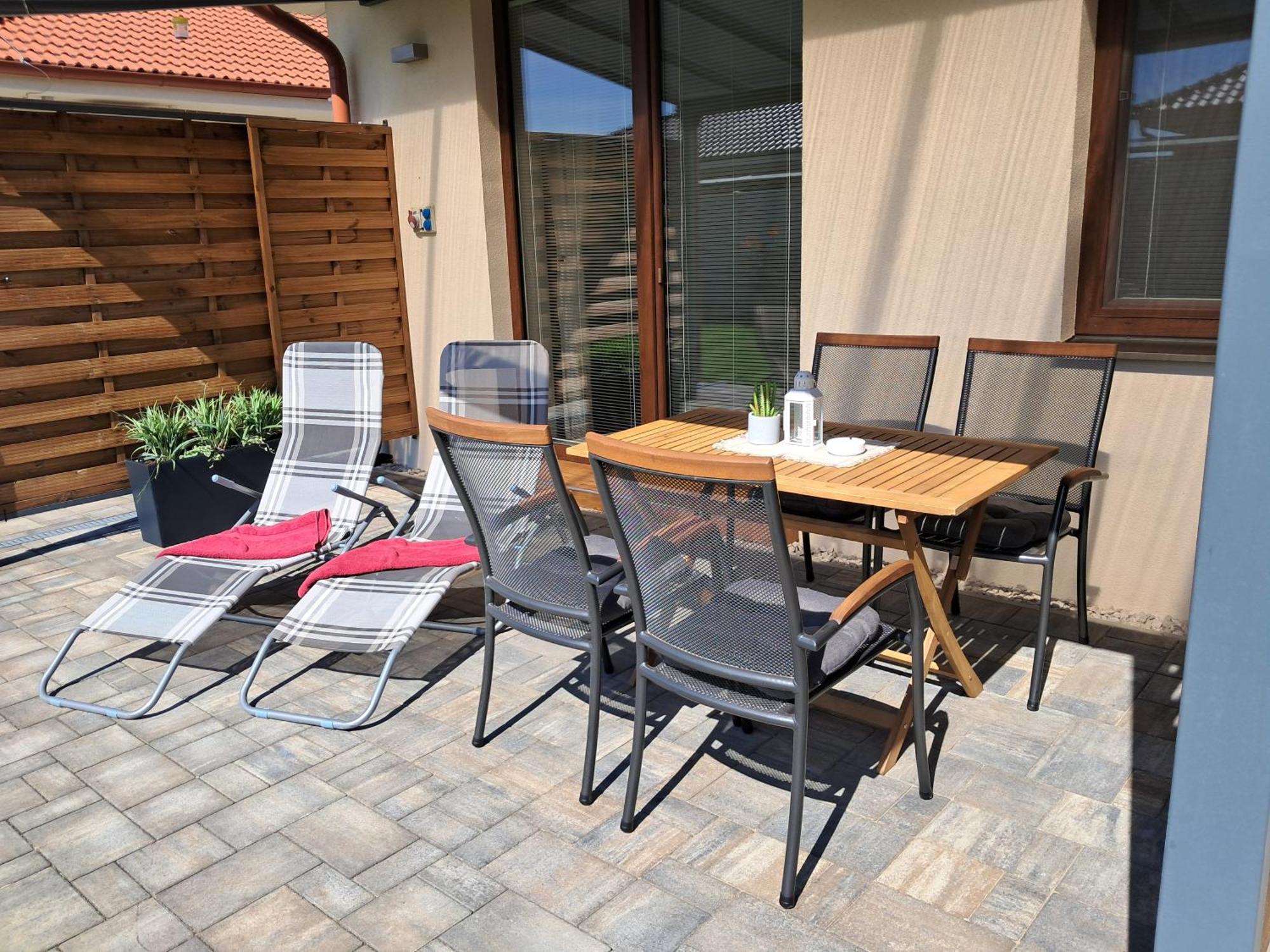 Apartmany Rubin Nesvady Buitenkant foto